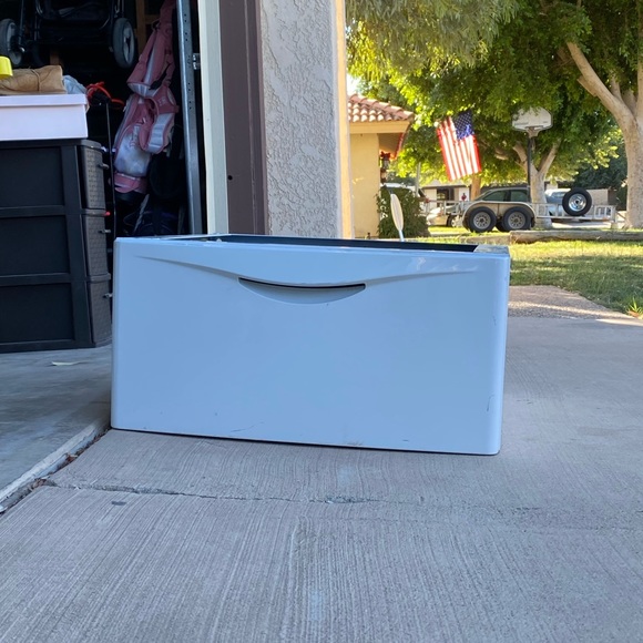 Washer & Dryer Pedestal - Picture 3 of 3